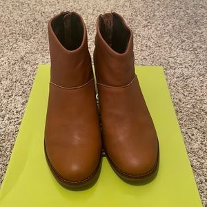 Brand new never worn, toms boots size 6